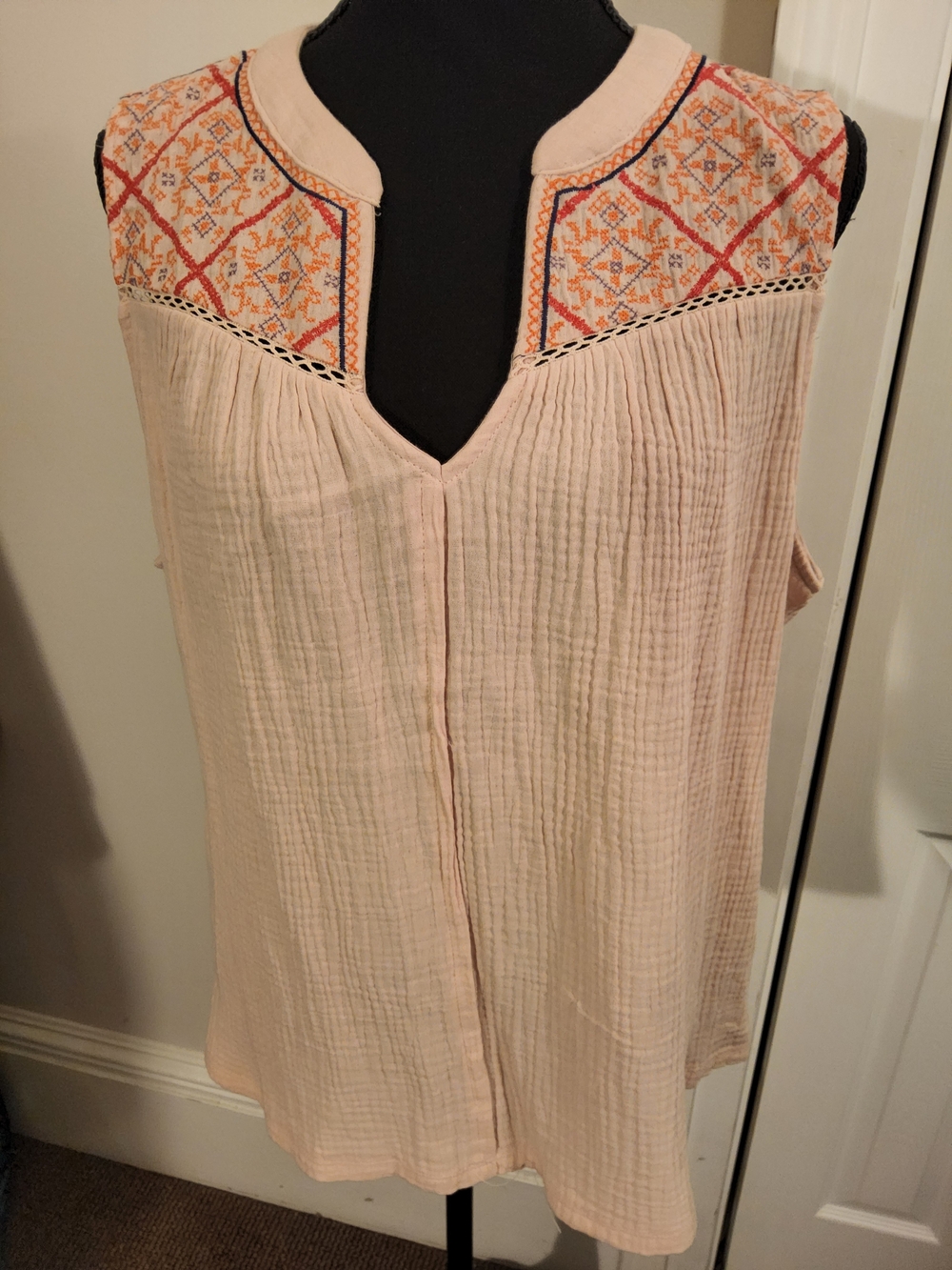 NWT Knox Rose Blush Pink Embroidered Yoke Sleeveless Camisole